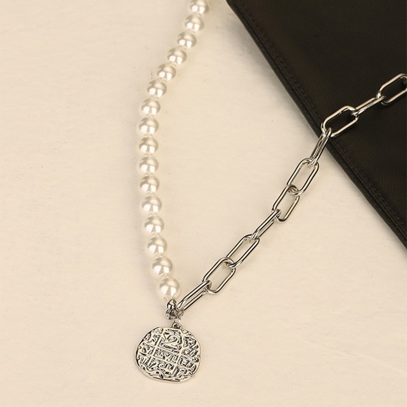 Half pearl half chain necklace (BRAND NEW) - Picture 3 of 4